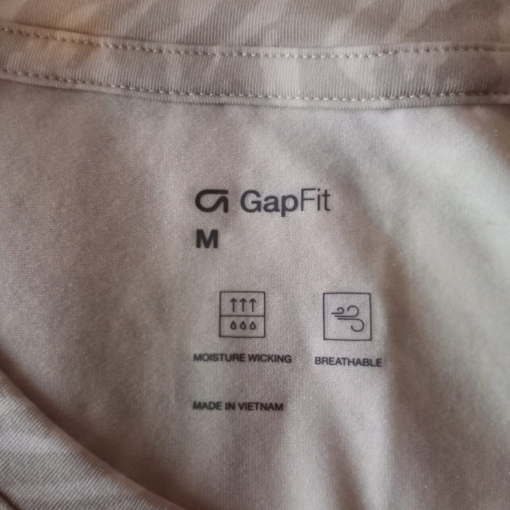 NWT GapFit Crop Top, Athletic Top - Picture 9 of 9